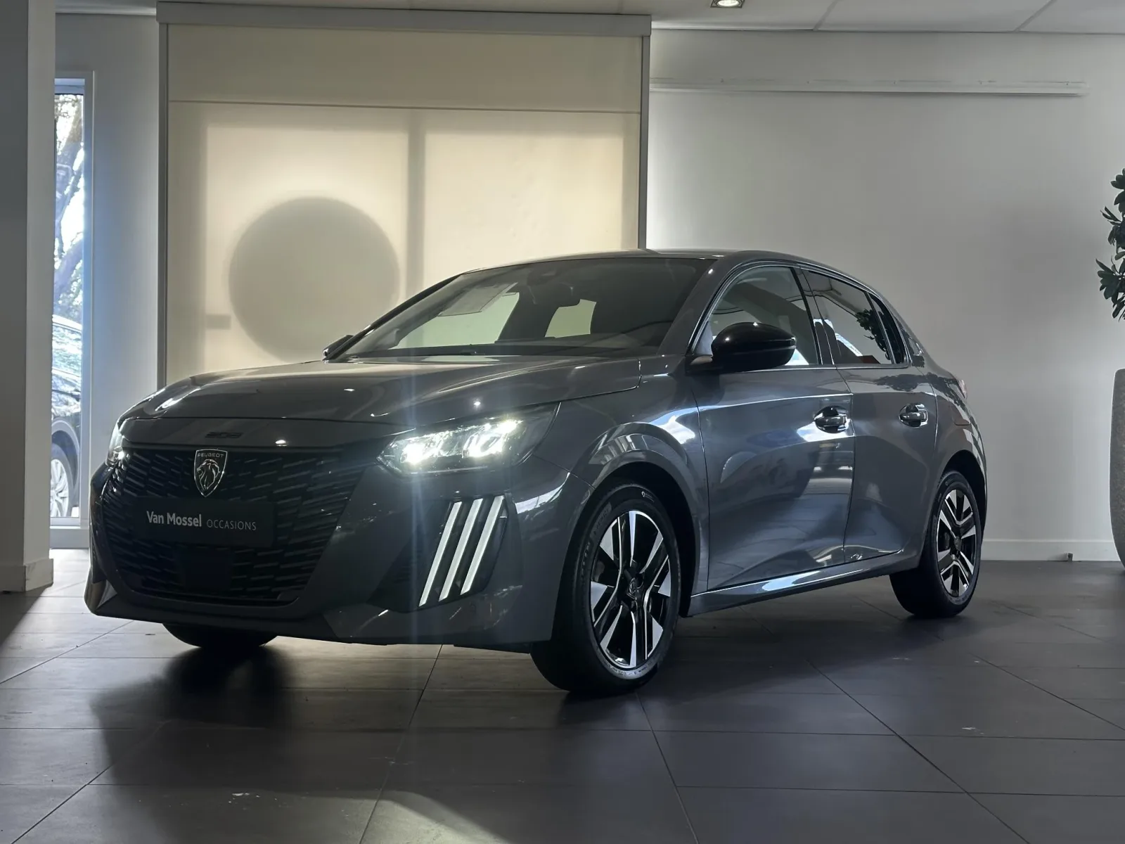 Peugeot 208 (2025) — foto 1