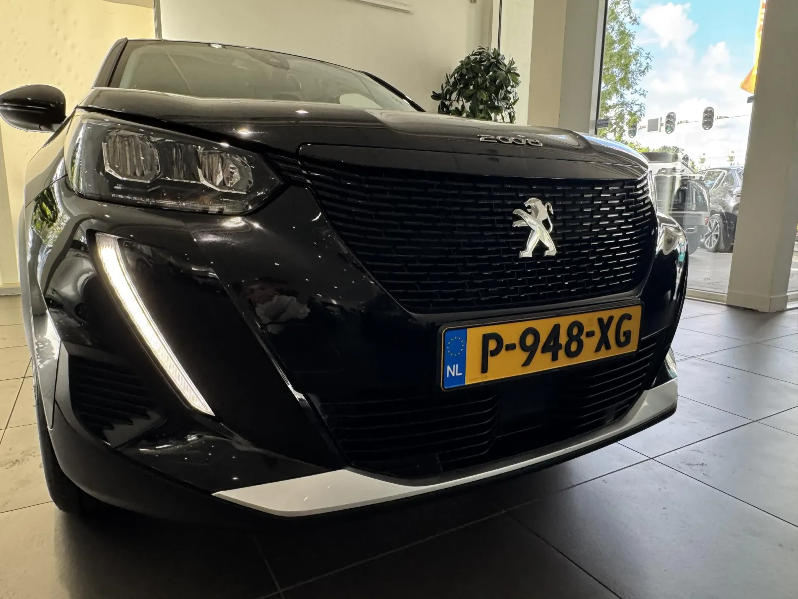 Peugeot e-2008 (2022) — foto 1