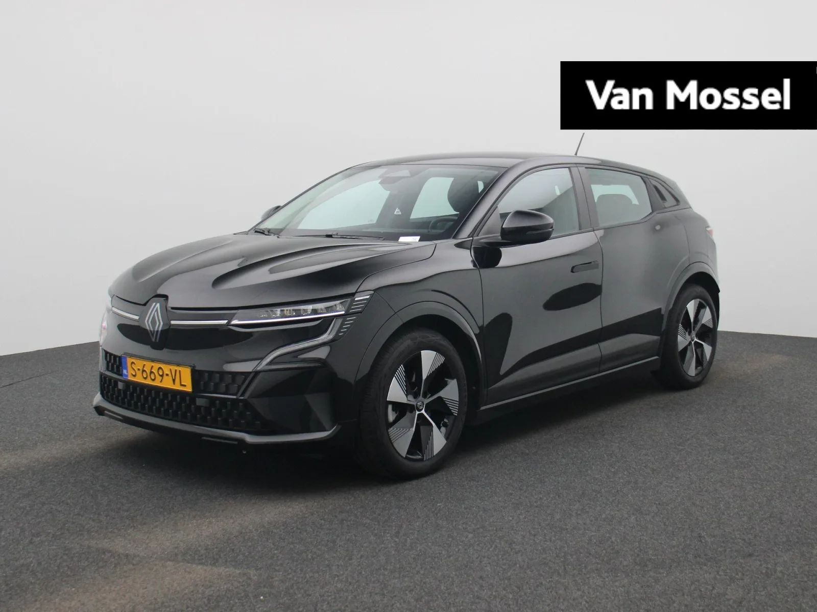 Renault Mégane E-Tech (2023) — foto 1
