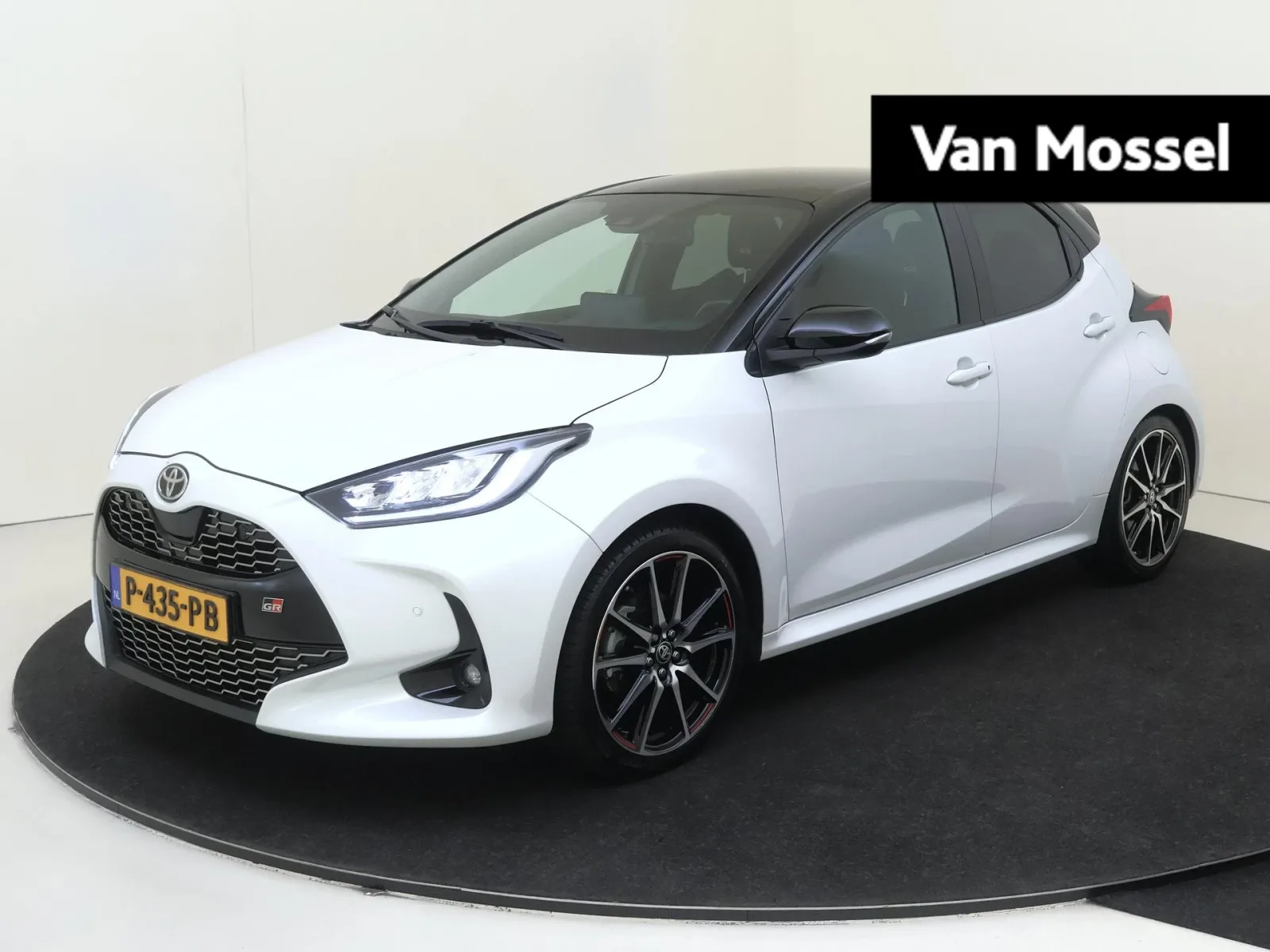 Toyota Yaris (2022) — foto 1