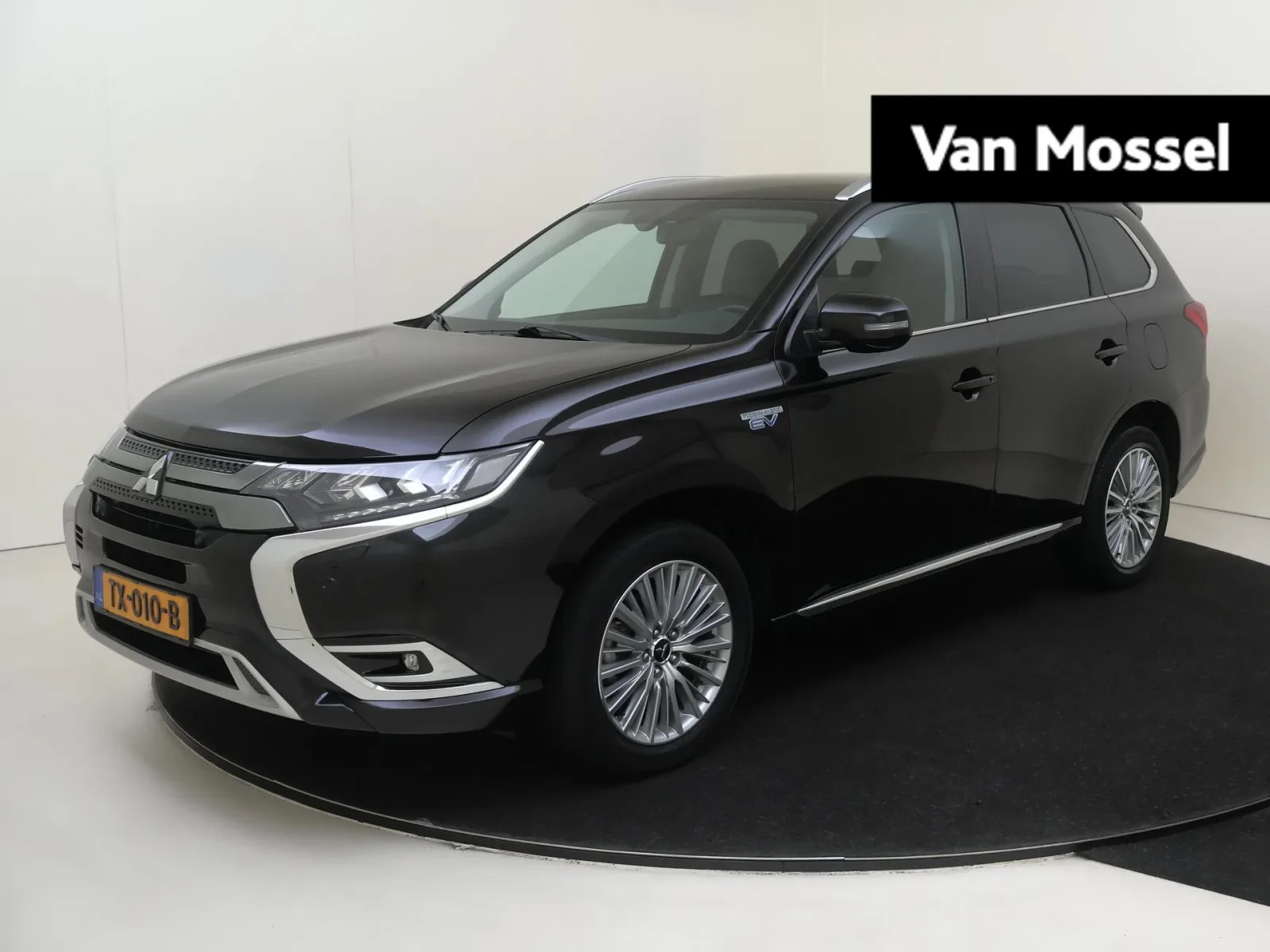 Mitsubishi Outlander (2018) — foto 1