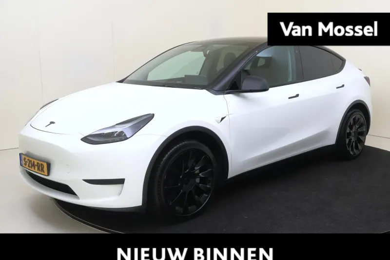 Tesla Model Y (2023)