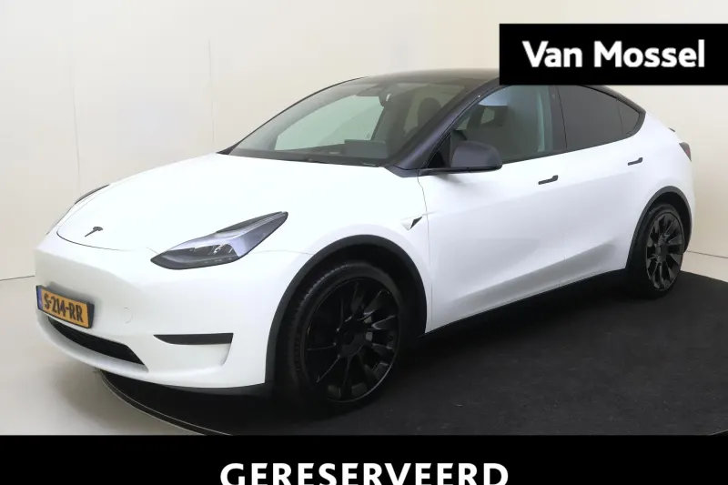 Tesla Model Y (2023)