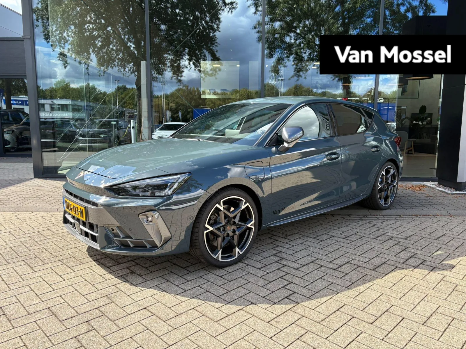 CUPRA Leon (2025) — foto 1
