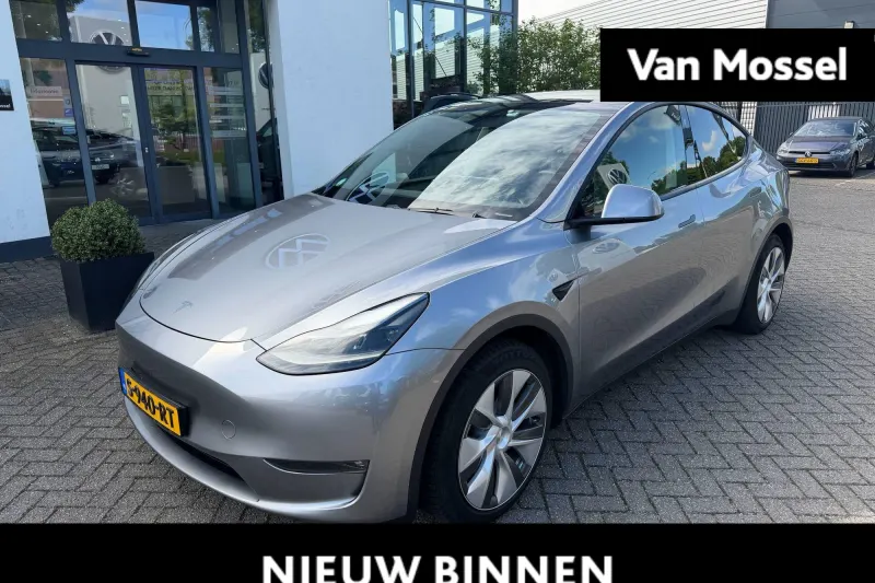 Tesla Model Y (2023)