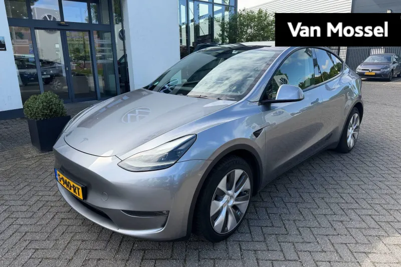 Tesla Model Y (2023)