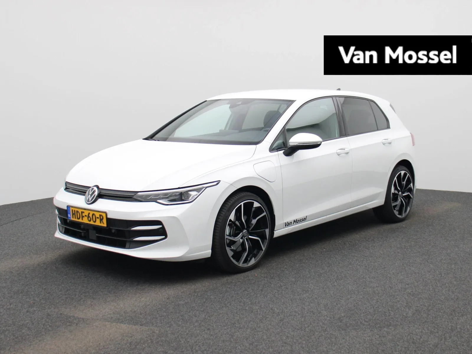 Volkswagen Golf (2025) — foto 1