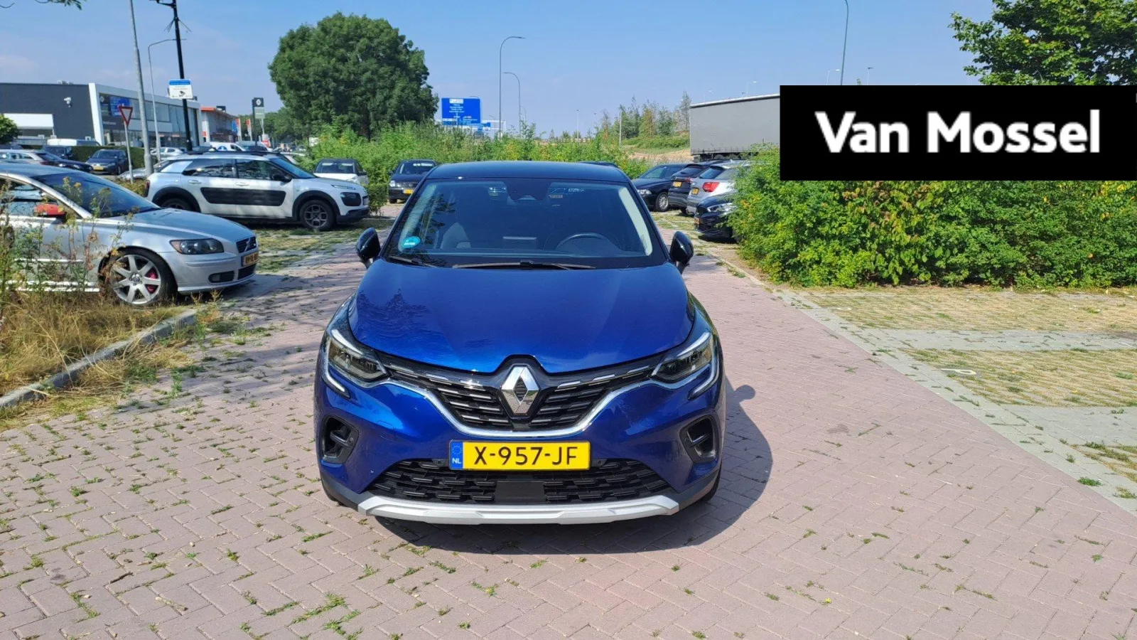Renault Captur (2023) — foto 1