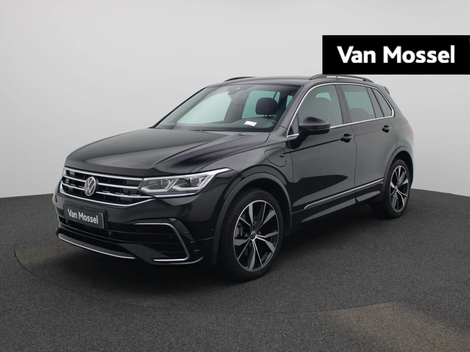 Volkswagen Tiguan (2022) — foto 1