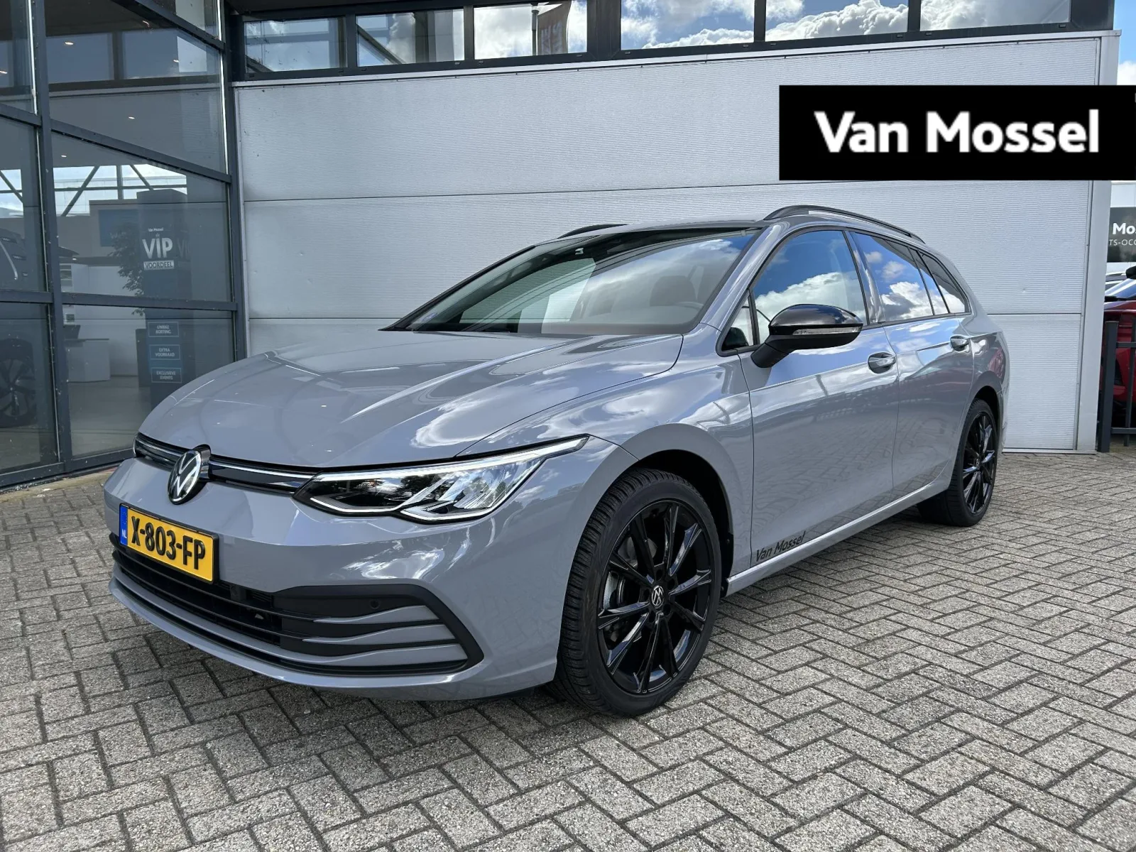 Volkswagen Golf (2023) — foto 1