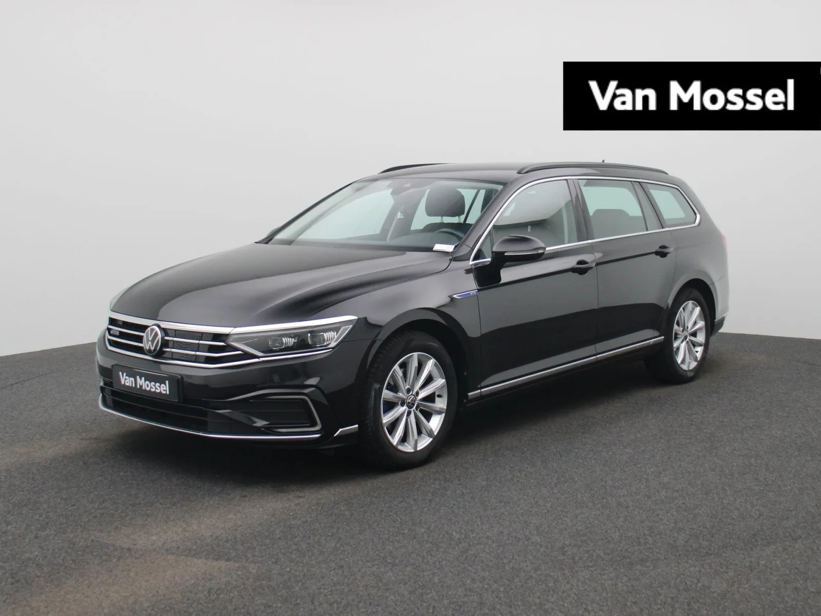 Volkswagen Passat (2022) — foto 1