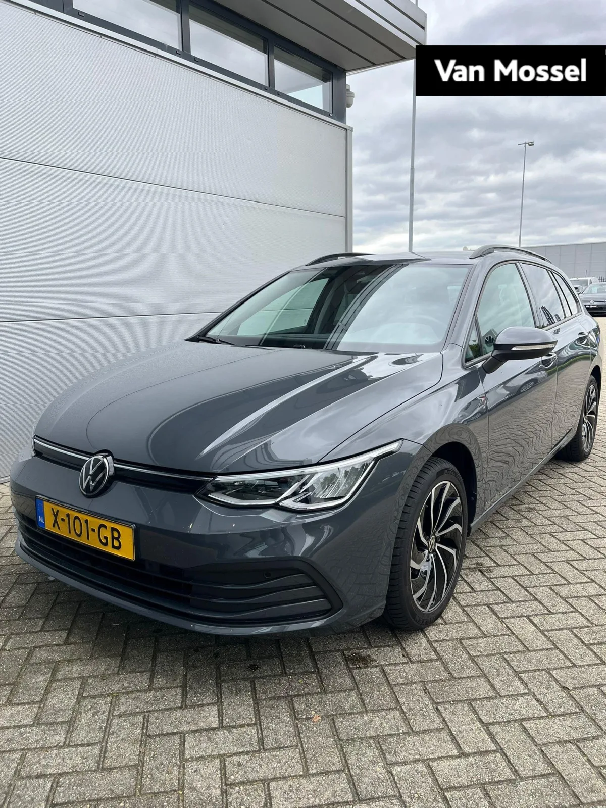 Volkswagen Golf (2023) — foto 1