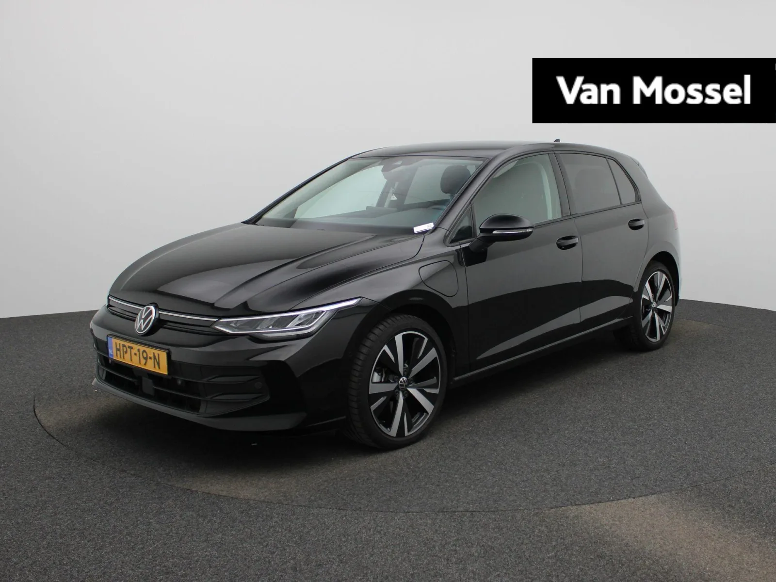 Volkswagen Golf (2025) — foto 1