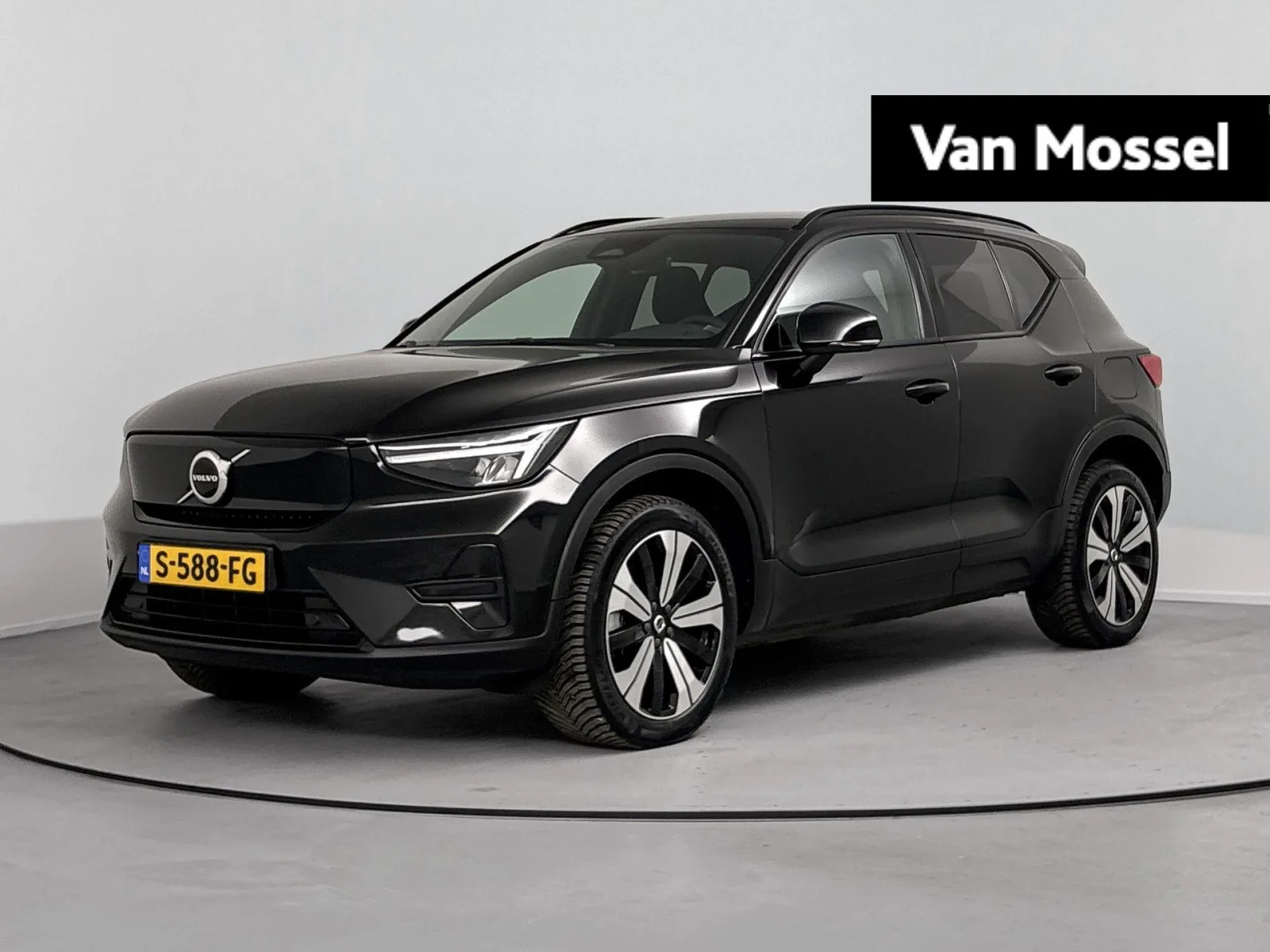 Volvo XC40 (2023) — foto 1