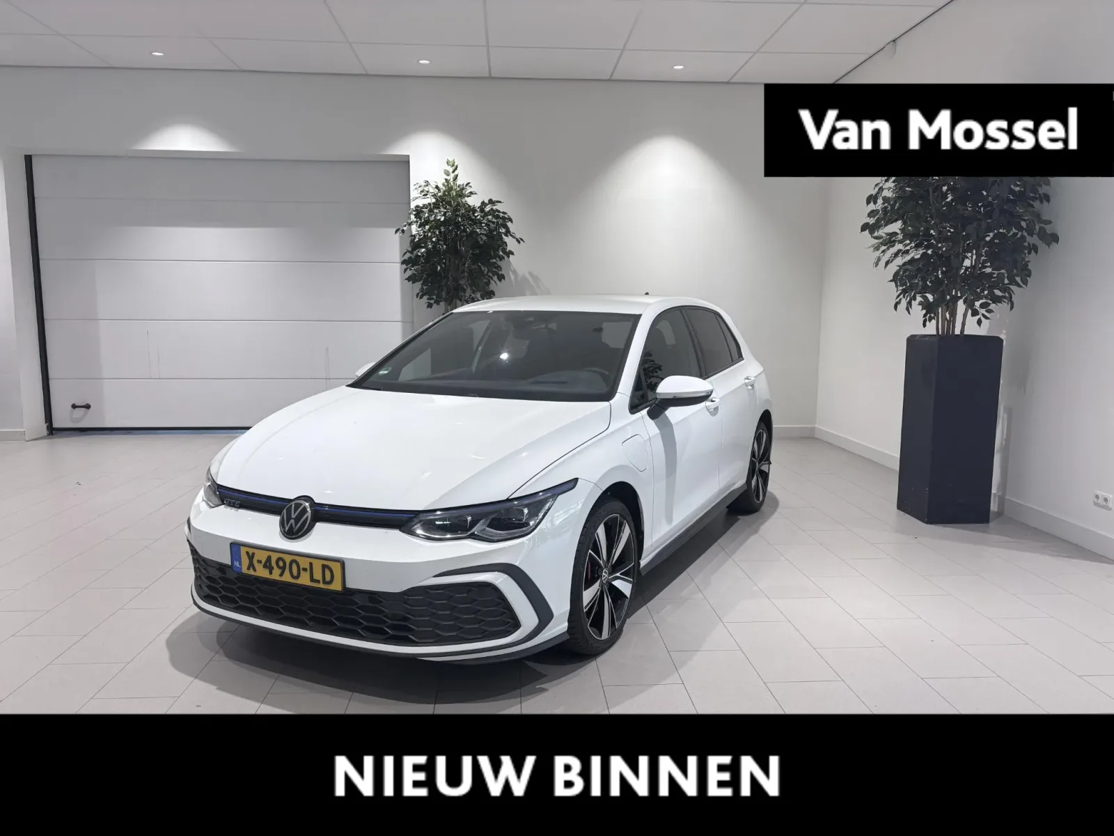 Volkswagen Golf (2021) — foto 1