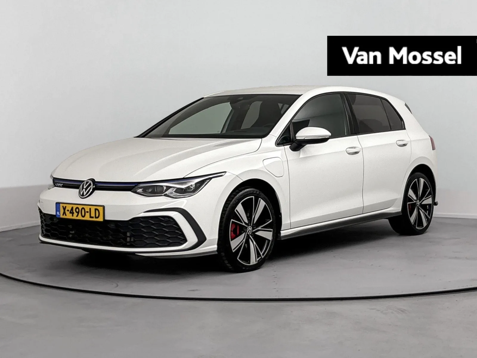 Volkswagen Golf (2021) — foto 1