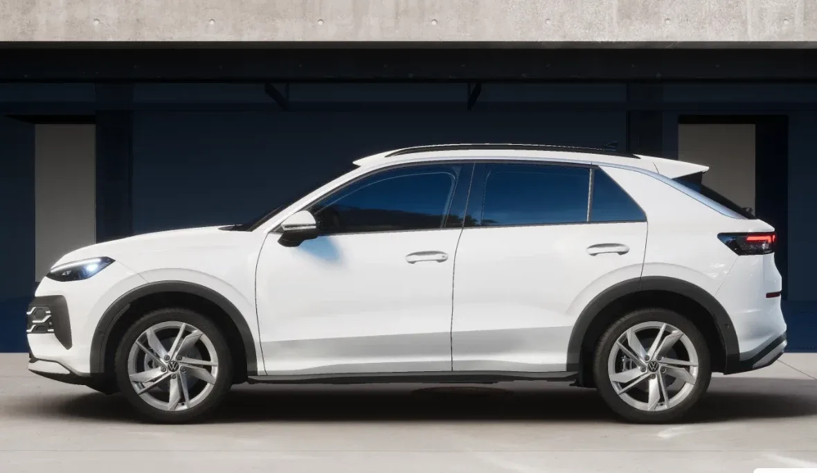 Volkswagen T-Roc (2025) — foto 1