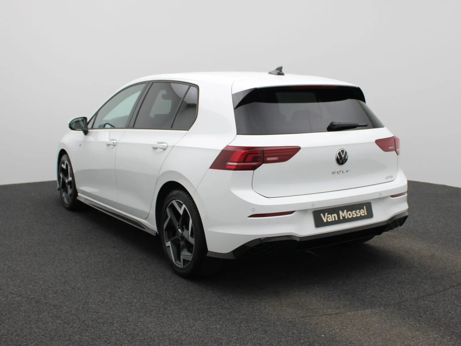 Volkswagen Golf (2025) — foto 1