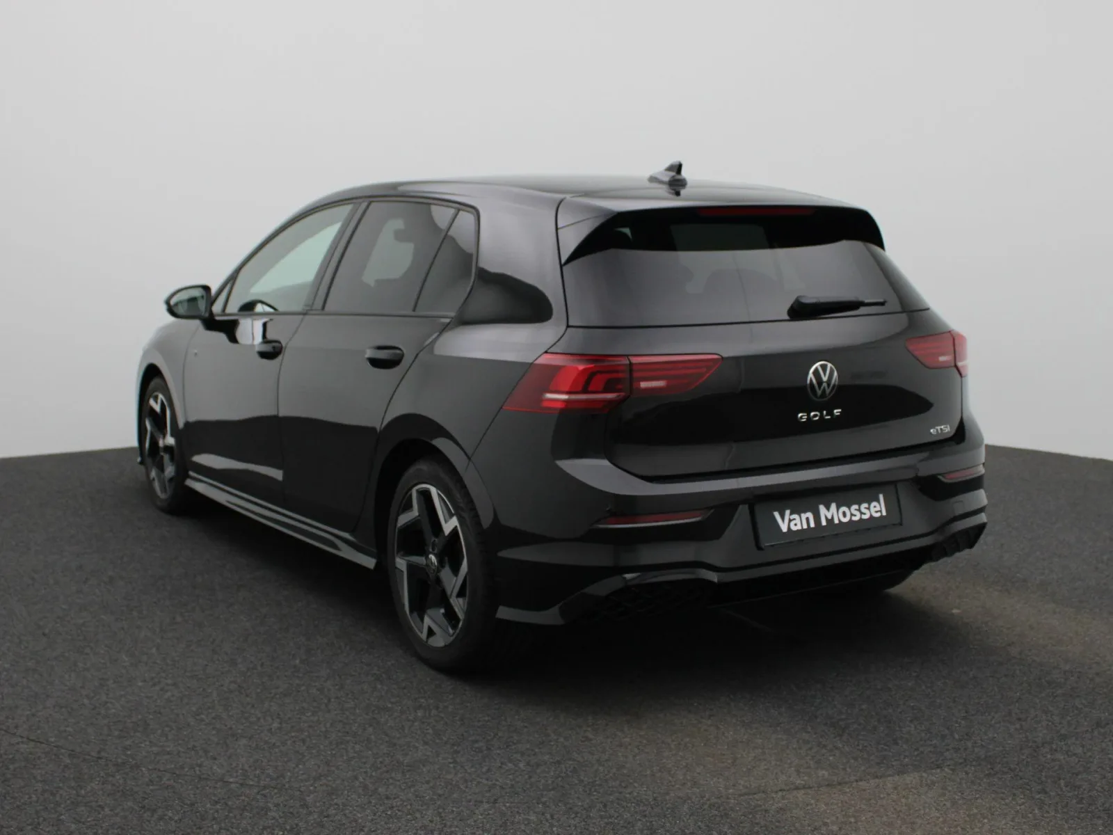 Volkswagen Golf (2025) — foto 1