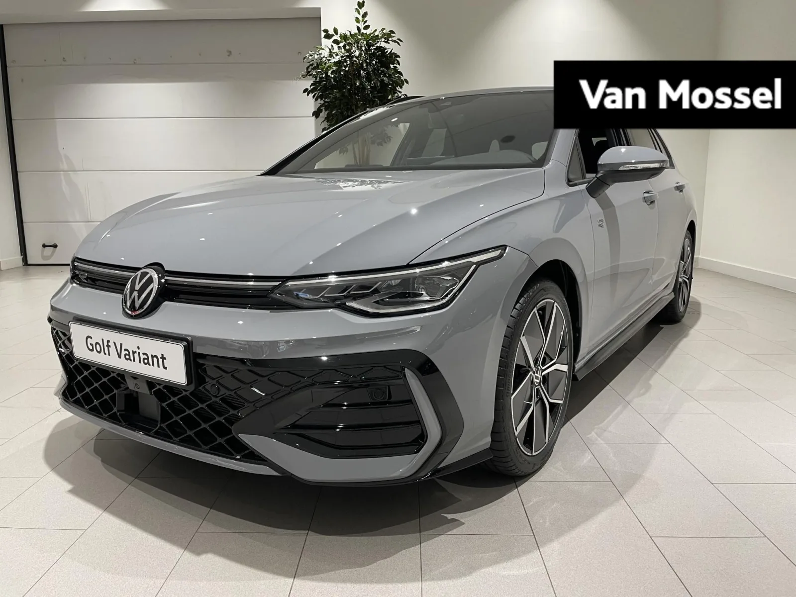 Volkswagen Golf (2025) — foto 1