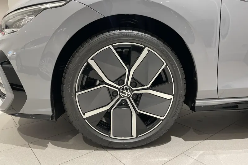 Volkswagen Golf (2025)