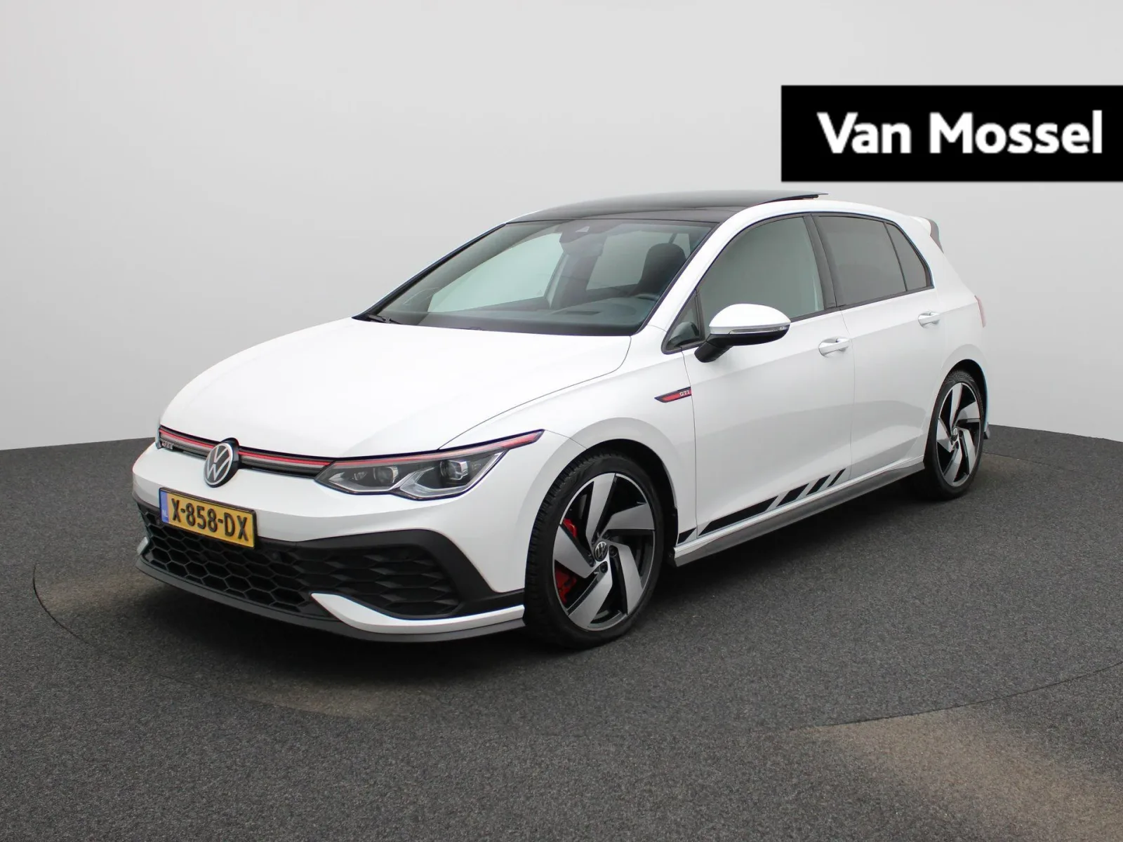 Volkswagen Golf (2023) — foto 1