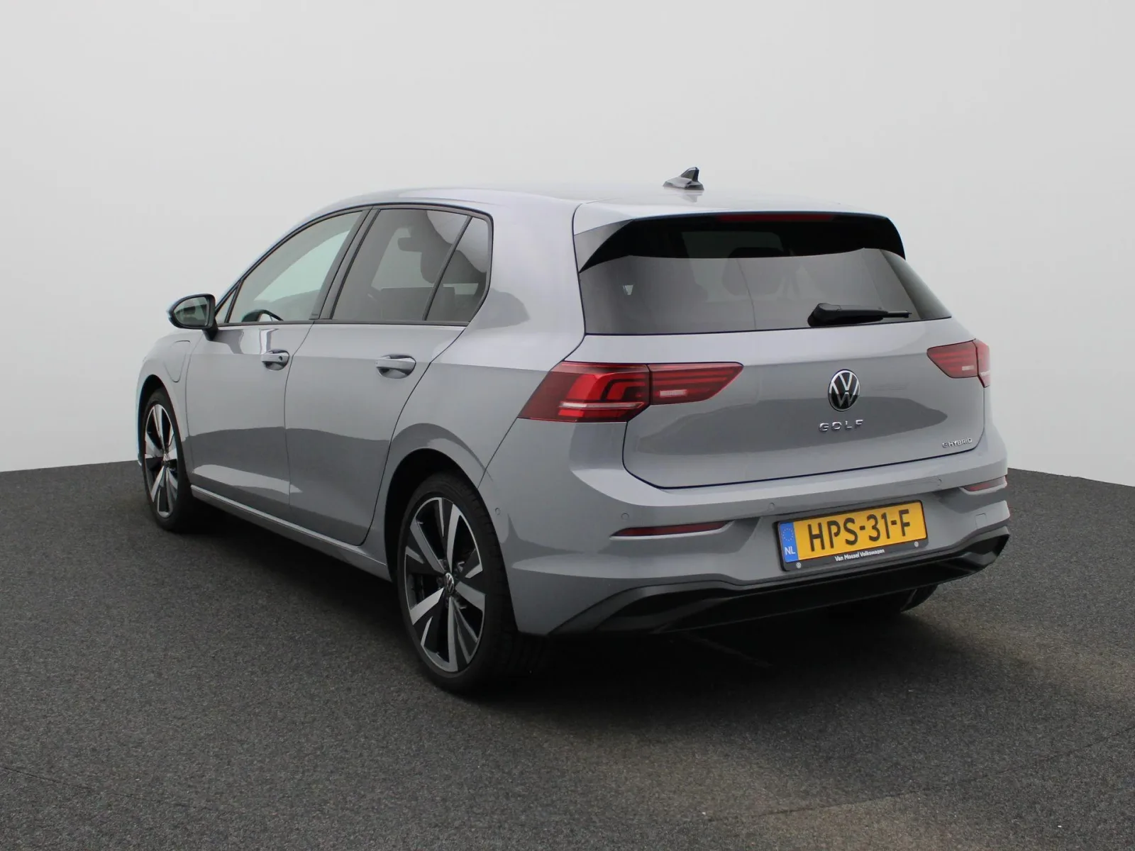 Volkswagen Golf (2025) — foto 1