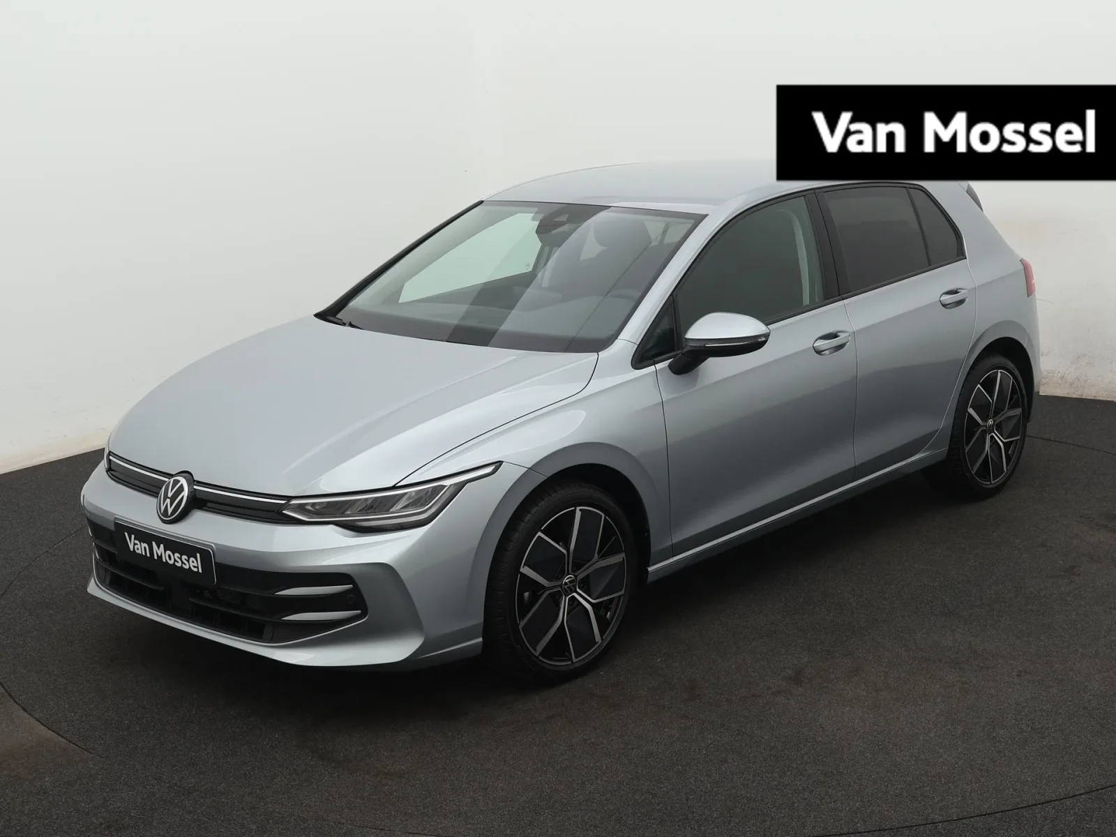 Volkswagen Golf (2024) — foto 1
