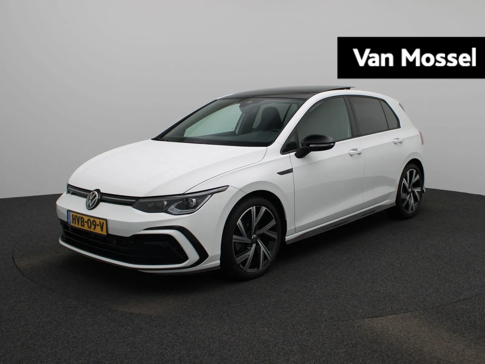 Volkswagen Golf (2024) — foto 1
