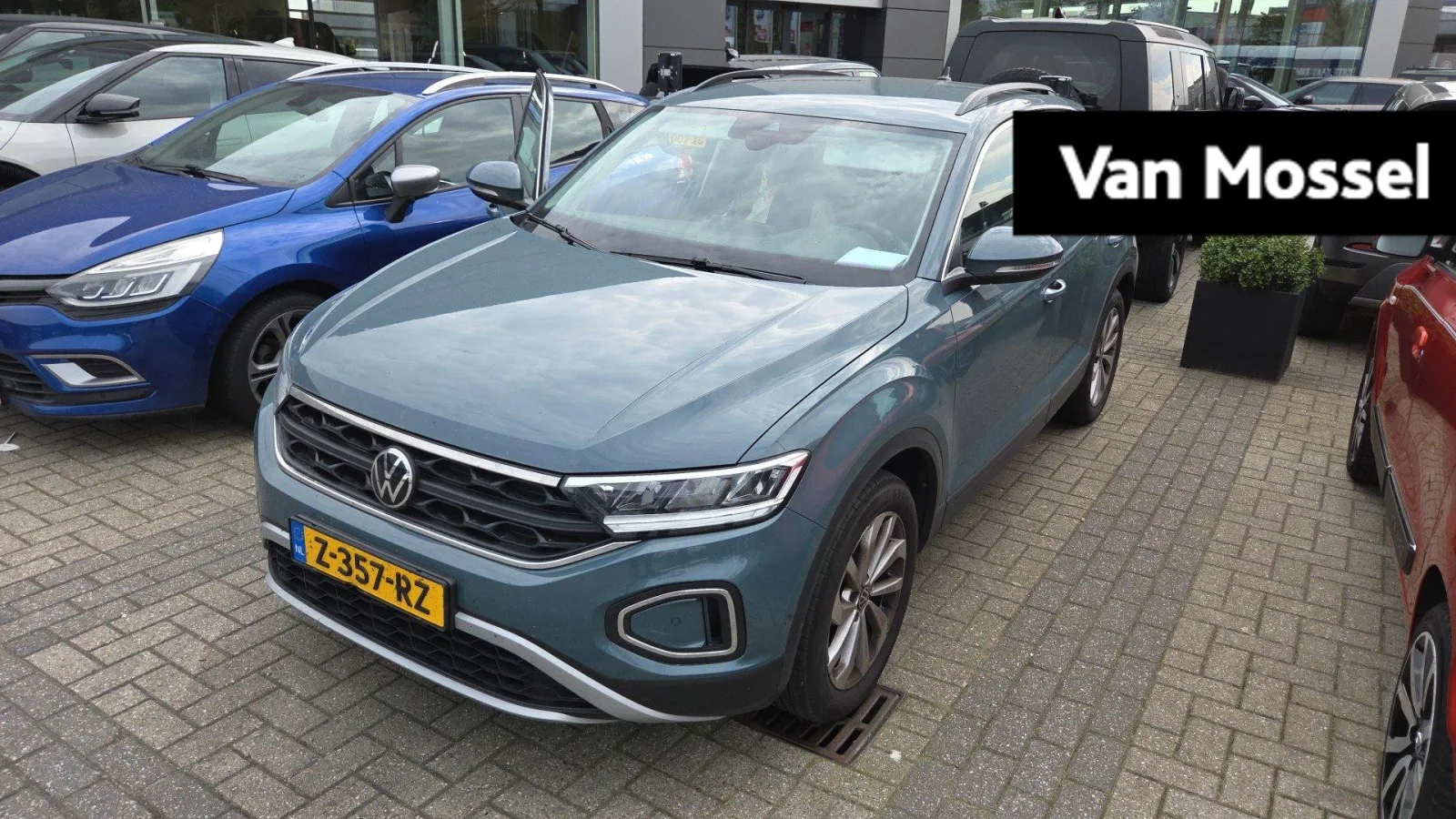 Volkswagen T-Roc (2023) — foto 1