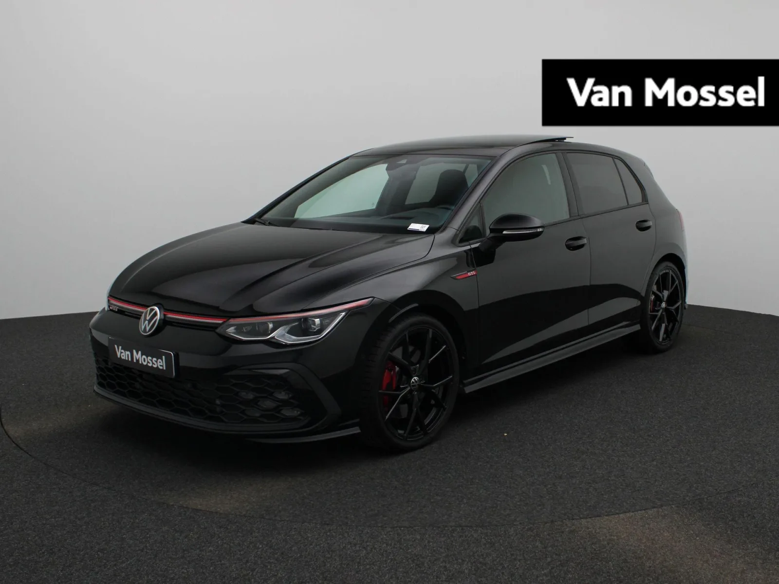 Volkswagen Golf (2024) — foto 1