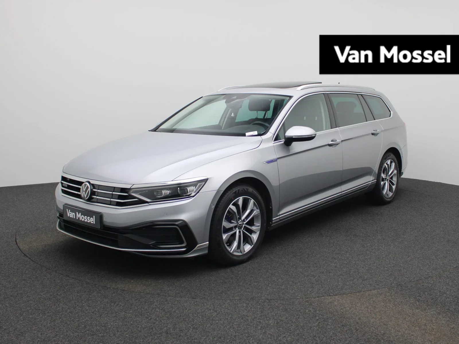 Volkswagen Passat (2022) — foto 1