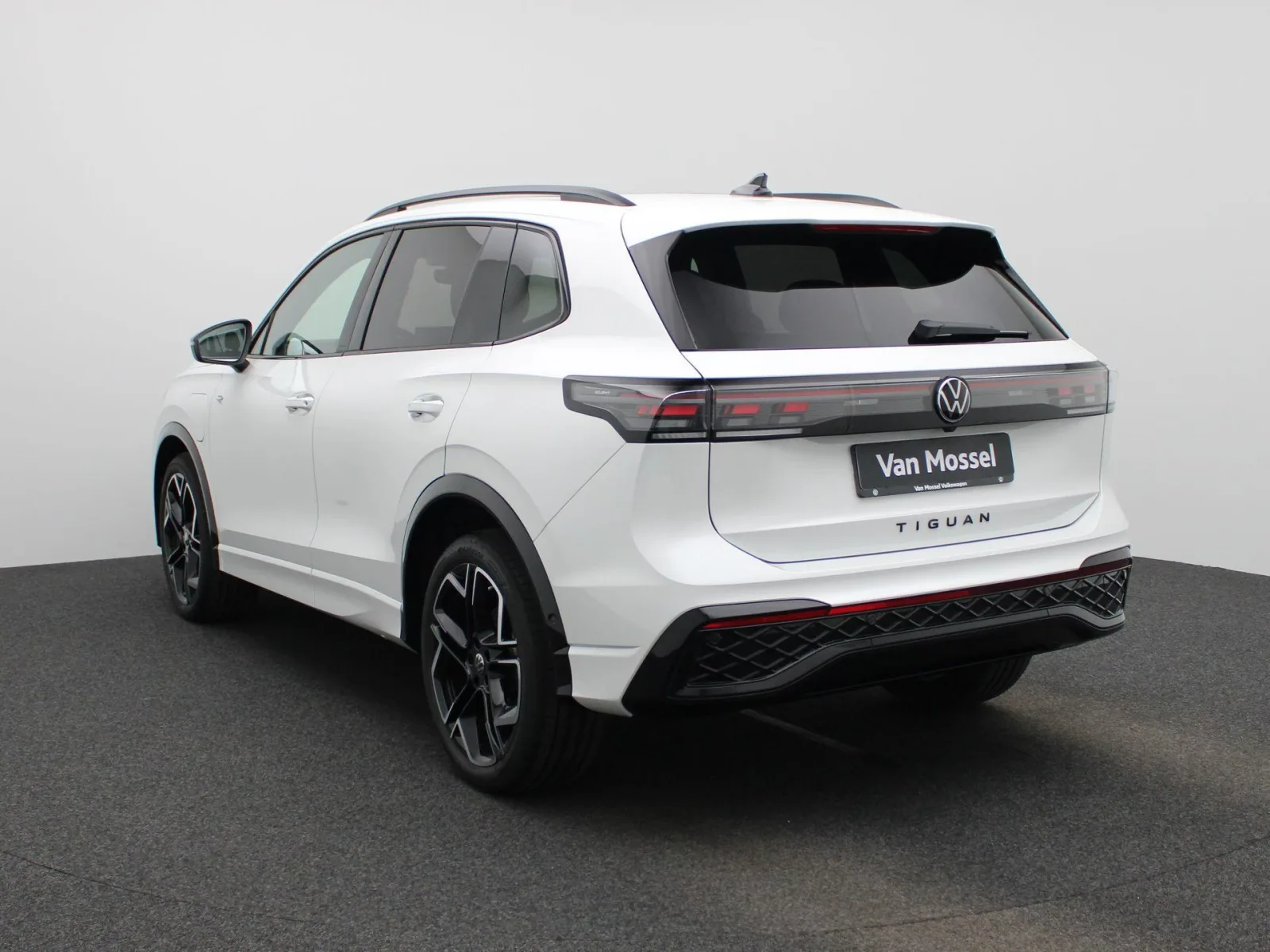 Volkswagen Tiguan (2025) — foto 1