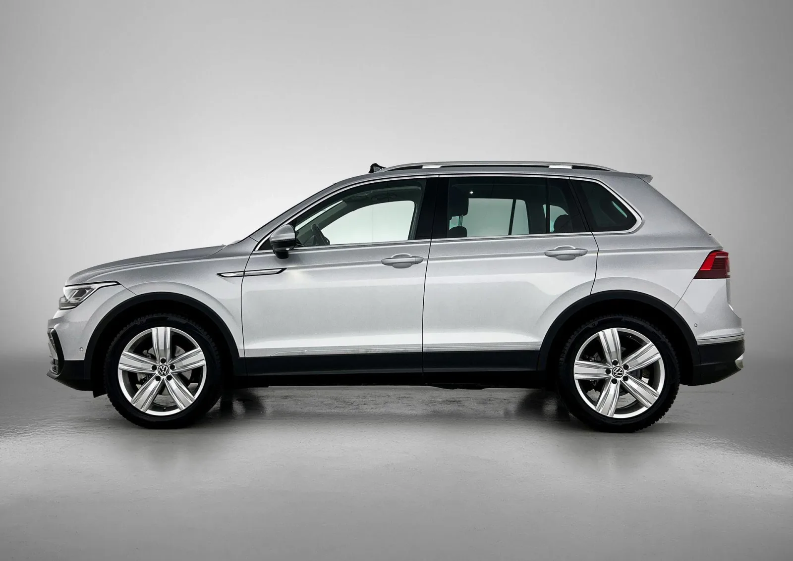 Volkswagen Tiguan (2021) — foto 1