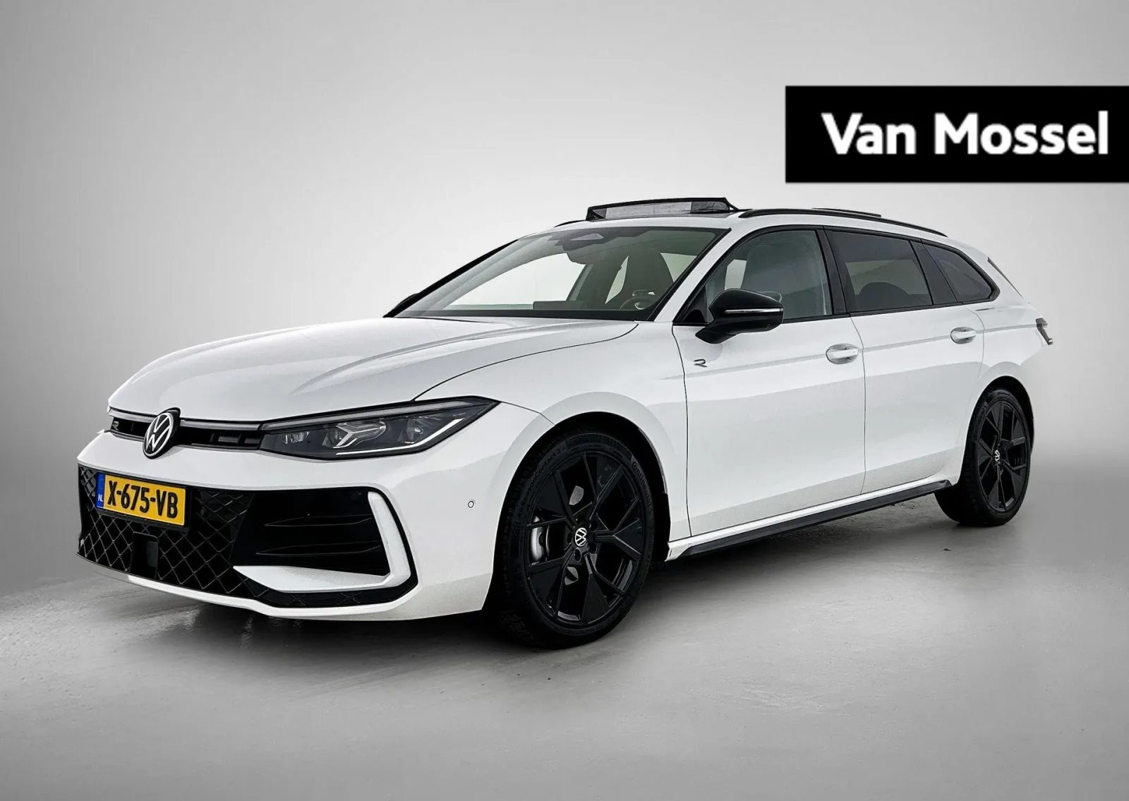 Volkswagen Passat (2024) — foto 1