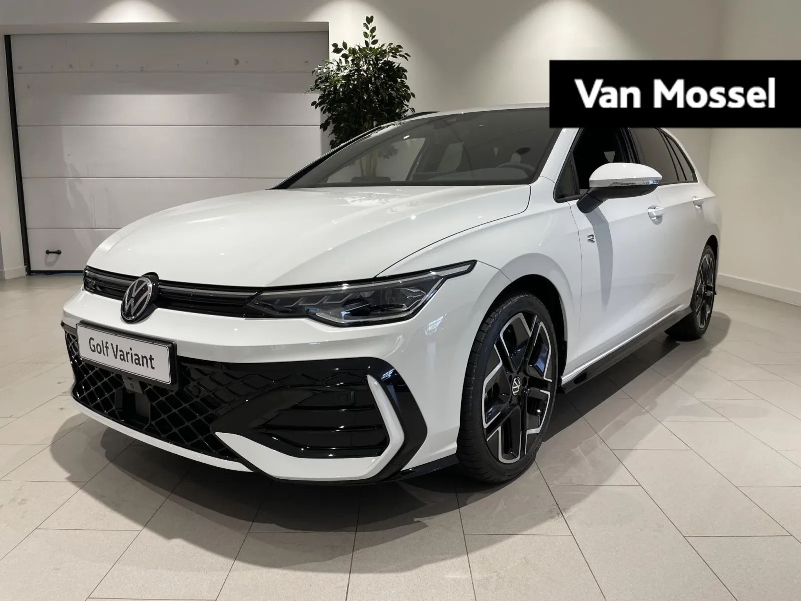 Volkswagen Golf (2025) — foto 1