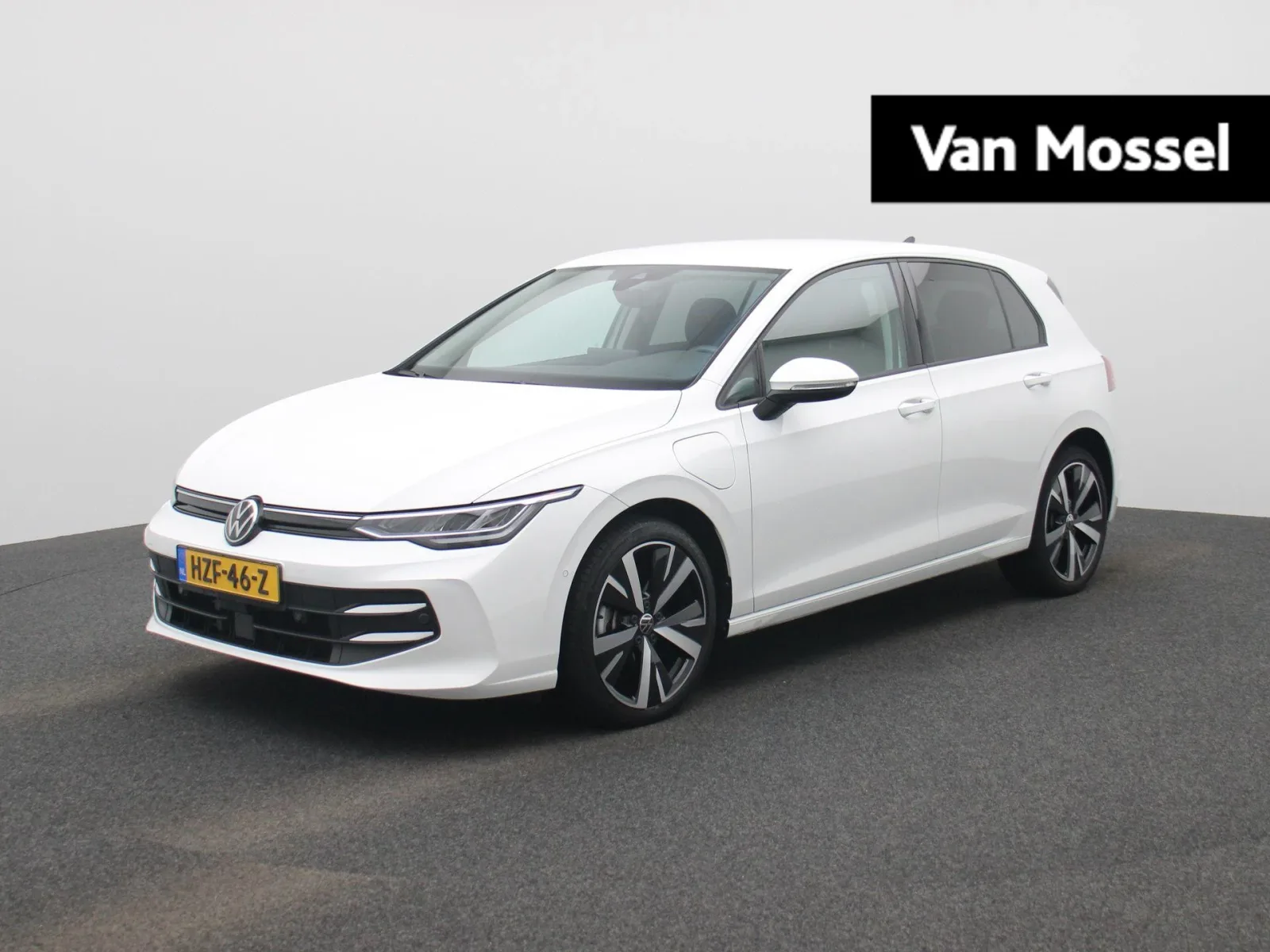 Volkswagen Golf (2025) — foto 1