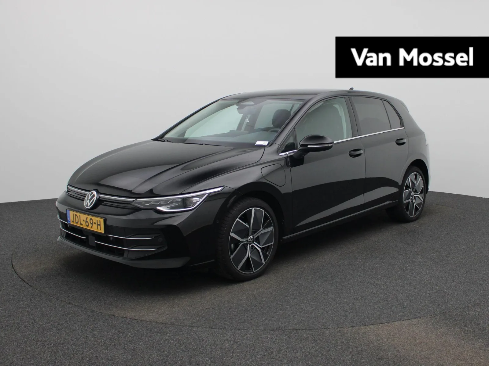Volkswagen Golf (2025) — foto 1