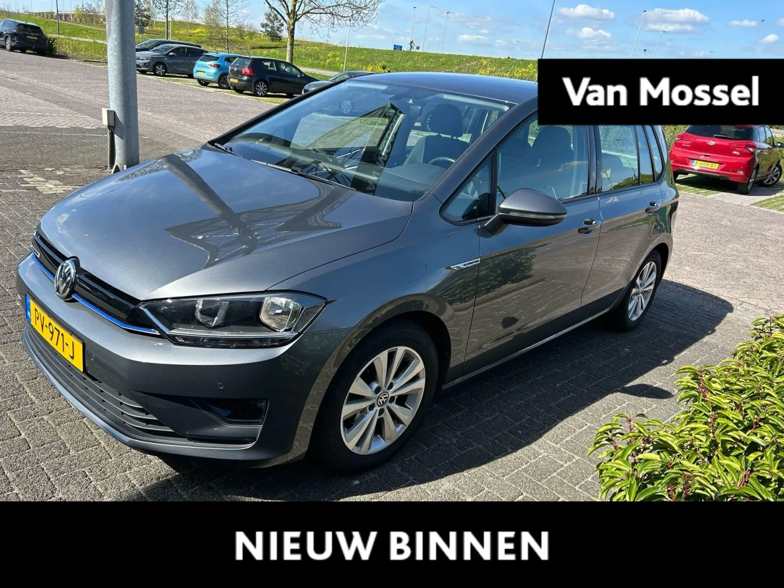 Volkswagen Golf Sportsvan (2017) — foto 1