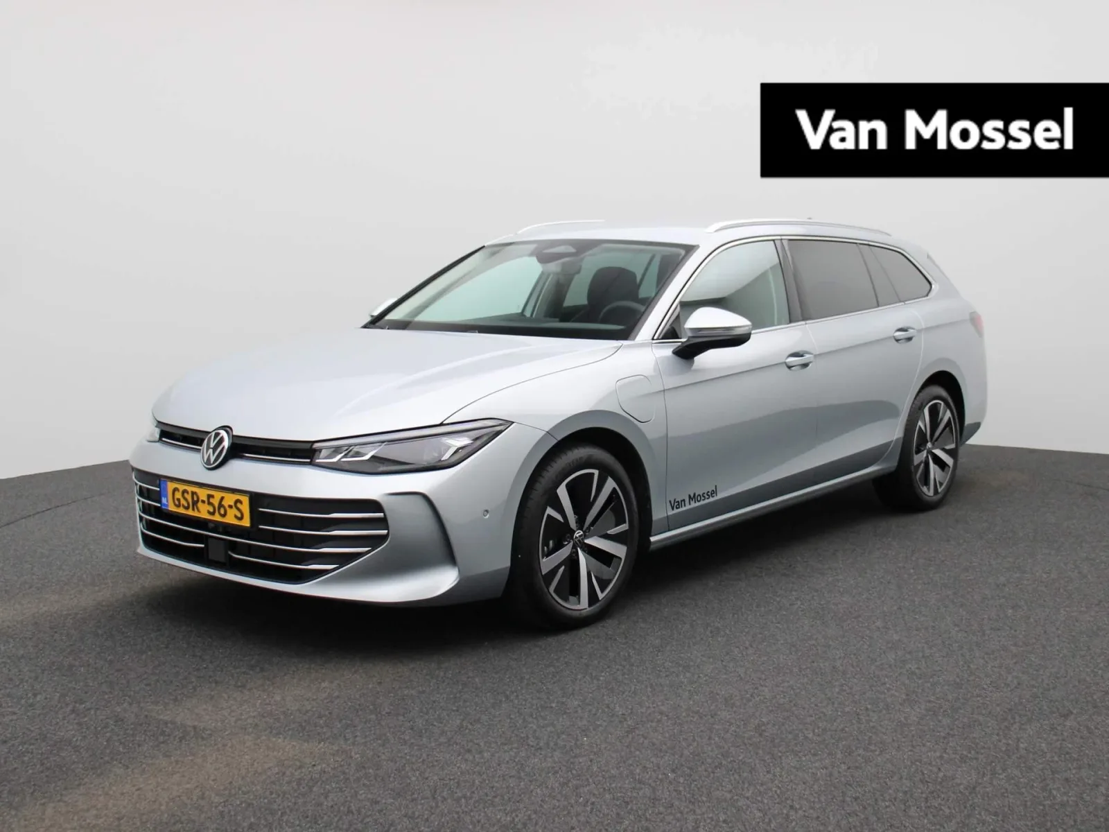 Volkswagen Passat (2024) — foto 1