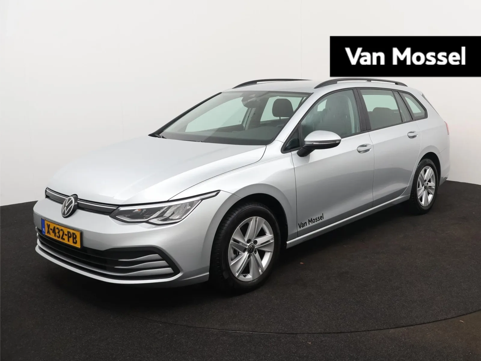 Volkswagen Golf (2024) — foto 1