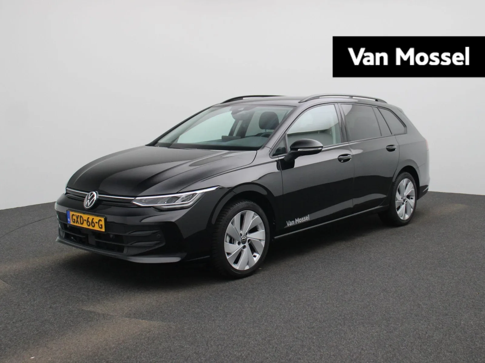 Volkswagen Golf (2024) — foto 1