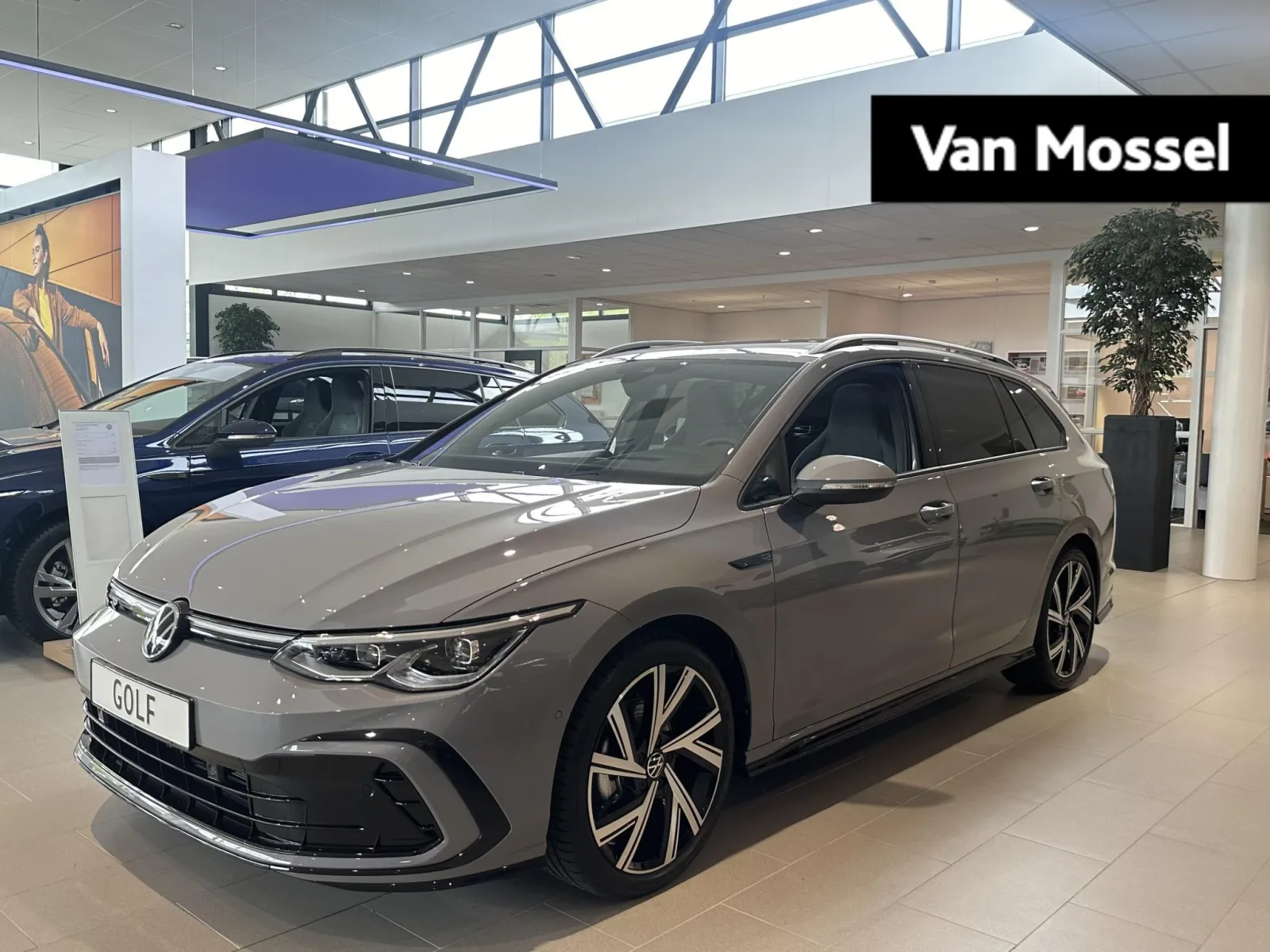 Volkswagen Golf (2023) — foto 1