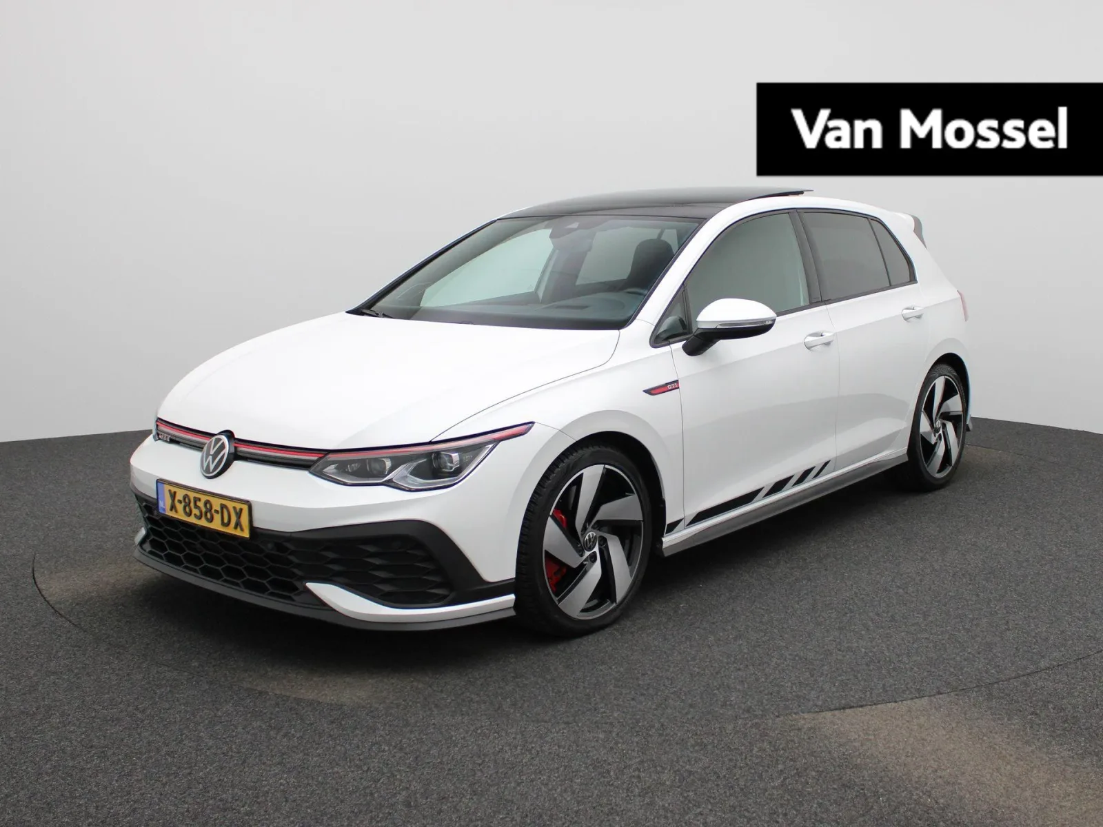 Volkswagen Golf (2023) — foto 1