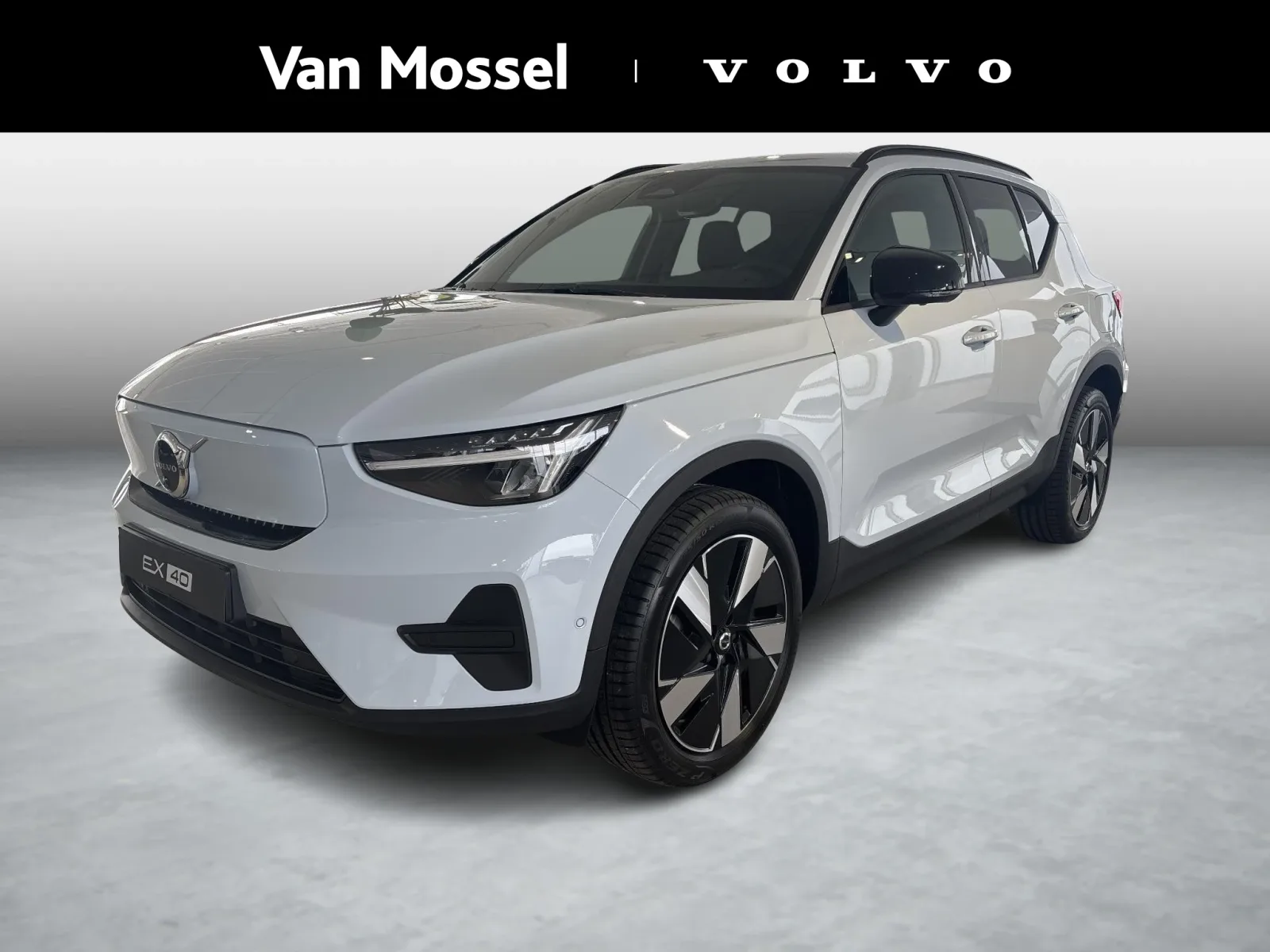 Volvo EX40 (2026) — foto 1