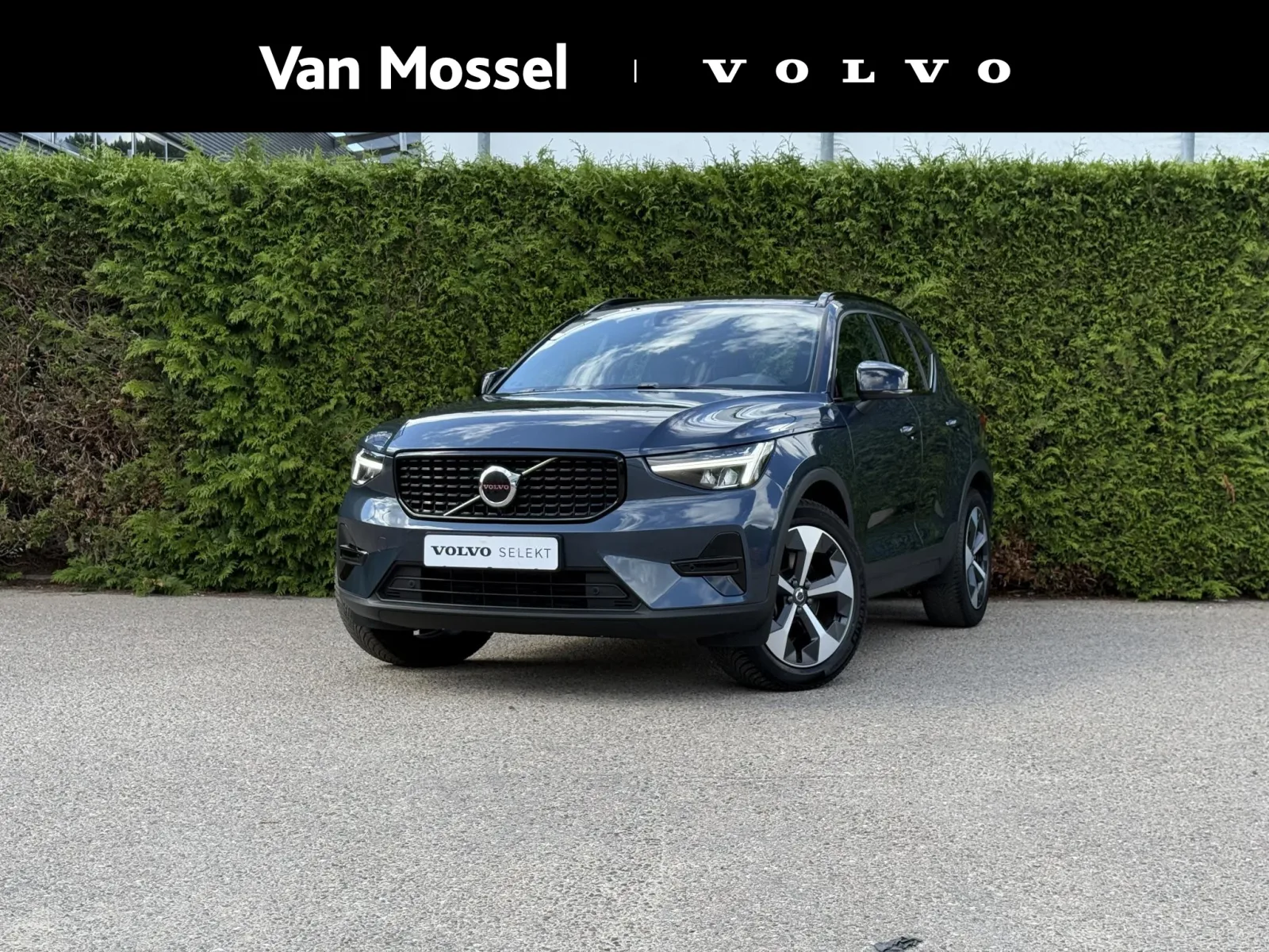 Volvo XC40 (2025) — foto 1