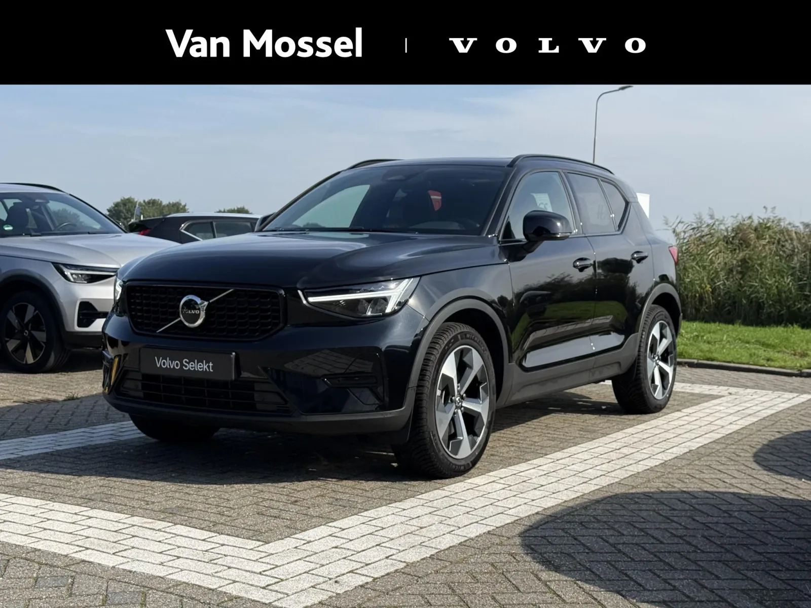 Volvo XC40 (2026) — foto 1