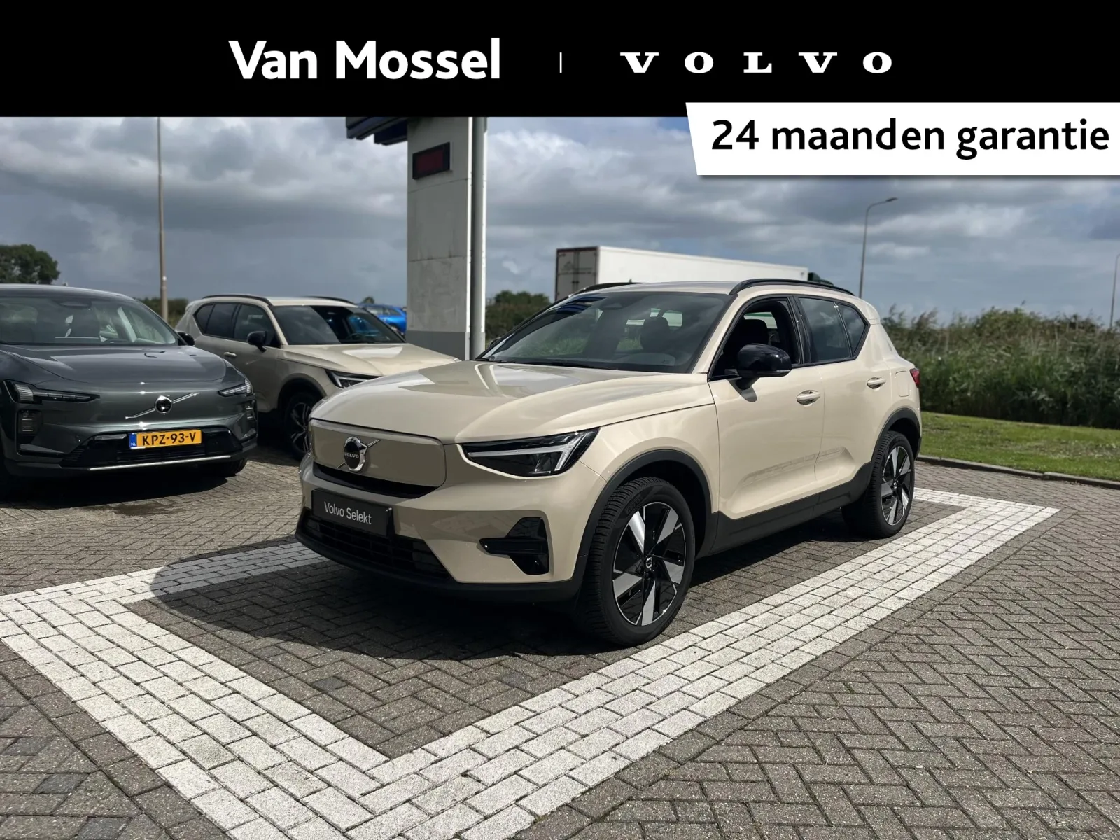 Volvo EX40 (2025) — foto 1
