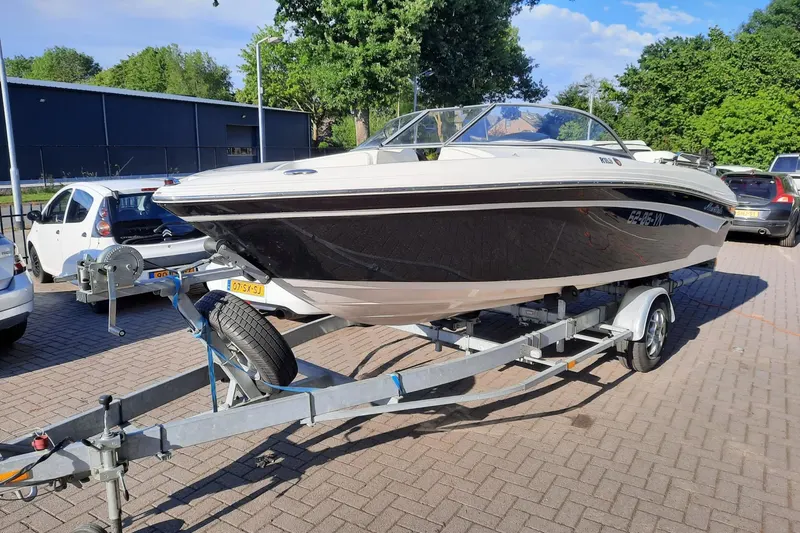 MARIAH R18.9 bowrider (2010)