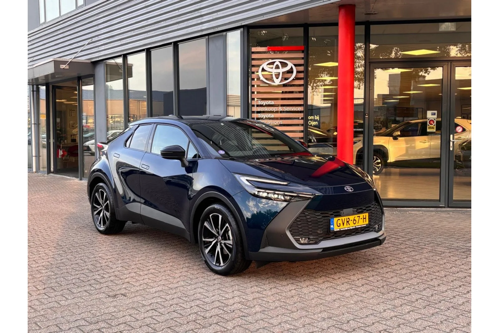 Toyota C-HR (2024) — foto 1